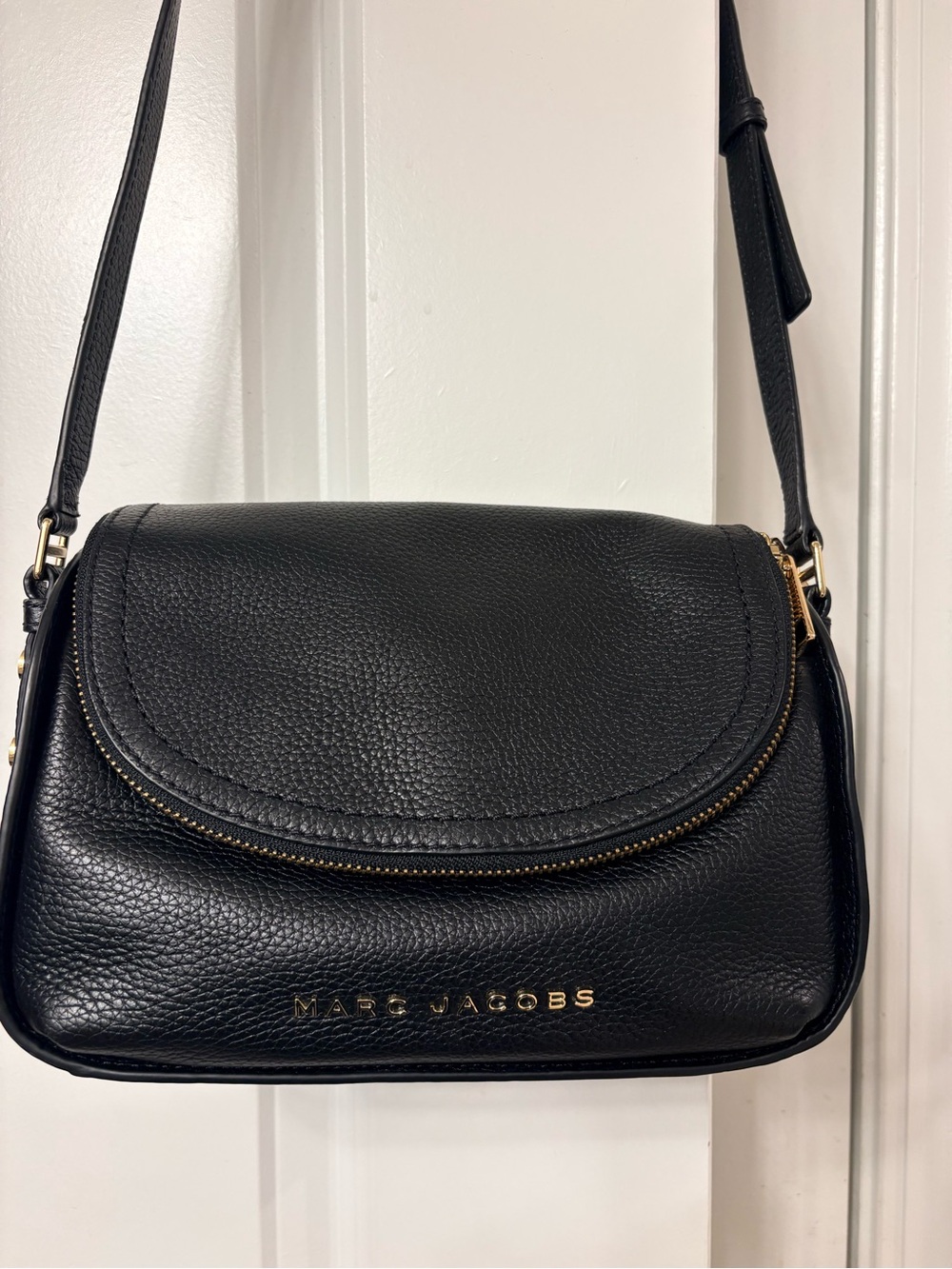 Marc Jacobs The Groove Leather Messenger Crossbody Bag Black Gold